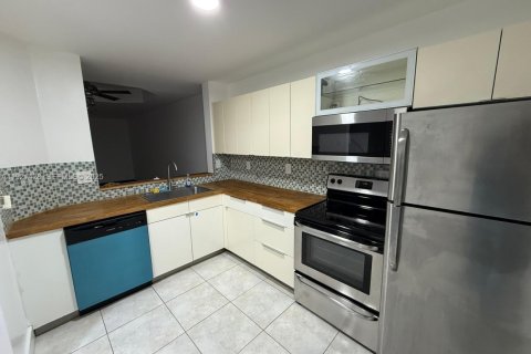 Снять в аренду кондоминиум в Майами, Флорида 3 спальни, 106.84м2, № 2082736 - фото 2