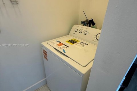 Снять в аренду кондоминиум в Майами, Флорида 3 спальни, 106.84м2, № 2082736 - фото 18