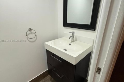 Снять в аренду кондоминиум в Майами, Флорида 3 спальни, 106.84м2, № 2082736 - фото 4