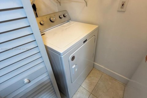 Снять в аренду кондоминиум в Майами, Флорида 3 спальни, 106.84м2, № 2082736 - фото 17