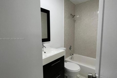 Снять в аренду кондоминиум в Майами, Флорида 3 спальни, 106.84м2, № 2082736 - фото 12