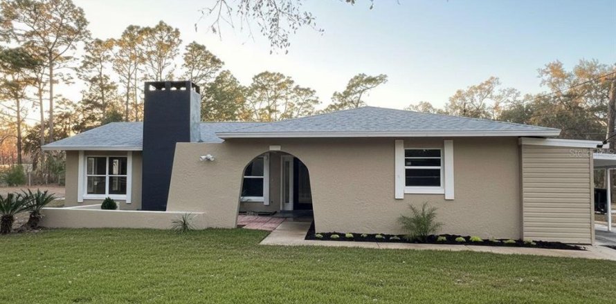 House in Crystal River, Florida 4 bedrooms, 186.73 sq.m. № 2213596