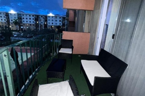 Condo in Miami, Florida, 2 bedrooms  № 2000561 - photo 7