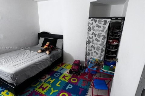 Condo in Miami, Florida, 2 bedrooms  № 2000561 - photo 3