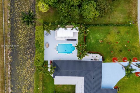 House in Davie, Florida 5 bedrooms, 383.13 sq.m. № 2036229 - photo 6