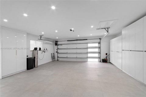 House in Davie, Florida 5 bedrooms, 383.13 sq.m. № 2036229 - photo 9