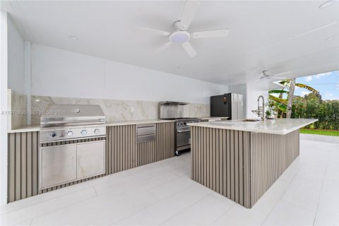 House in Davie, Florida 5 bedrooms, 383.13 sq.m. № 2036229 - photo 12