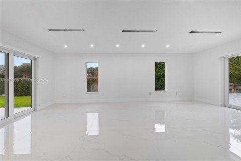 House in Davie, Florida 5 bedrooms, 383.13 sq.m. № 2036229 - photo 16