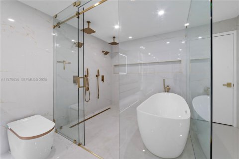 House in Davie, Florida 5 bedrooms, 383.13 sq.m. № 2036229 - photo 22