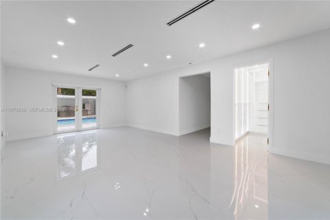 House in Davie, Florida 5 bedrooms, 383.13 sq.m. № 2036229 - photo 17