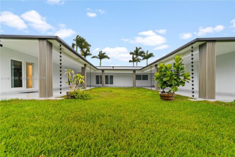 House in Davie, Florida 5 bedrooms, 383.13 sq.m. № 2036229 - photo 19