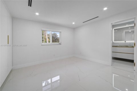 House in Davie, Florida 5 bedrooms, 383.13 sq.m. № 2036229 - photo 24