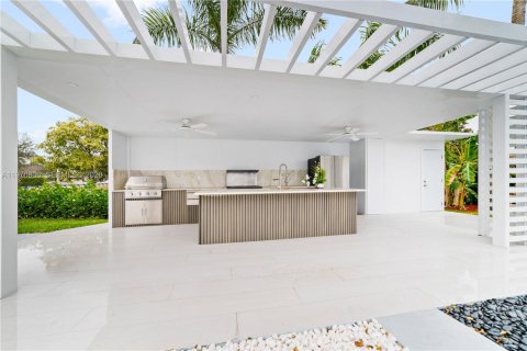 House in Davie, Florida 5 bedrooms, 383.13 sq.m. № 2036229 - photo 11