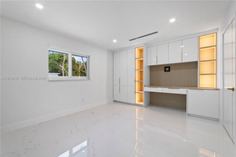 House in Davie, Florida 5 bedrooms, 383.13 sq.m. № 2036229 - photo 15