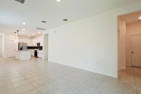 House in Fruitland Park, Florida 4 bedrooms, 154.12 sq.m. № 1830102 - photo 8