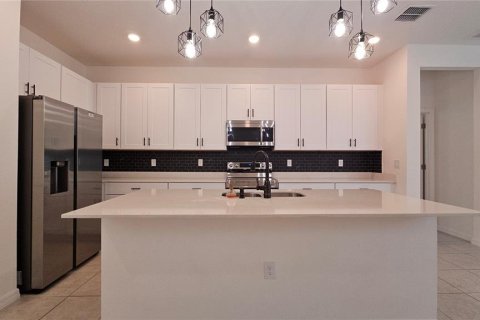 House in Fruitland Park, Florida 4 bedrooms, 154.12 sq.m. № 1830102 - photo 3