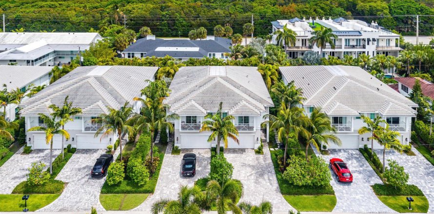 Townhouse in Boca Raton, Florida 3 bedrooms, 265.7 sq.m. № 2146671