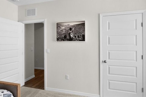 House in Sorrento, Florida 5 bedrooms, 192.96 sq.m. № 1798180 - photo 23