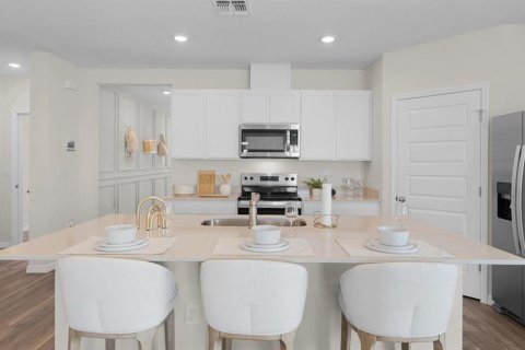 House in Sorrento, Florida 5 bedrooms, 192.96 sq.m. № 1798180 - photo 6