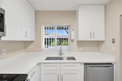 Immobilier commercial à vendre à Fort Lauderdale, Floride: 109.16 m2 № 2023685 - photo 21