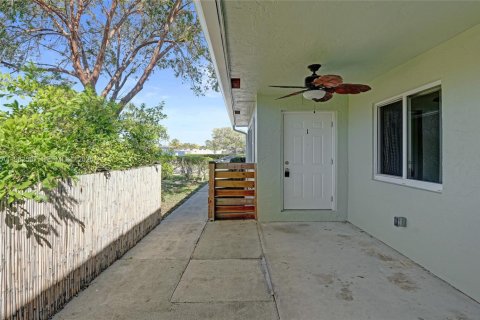Immobilier commercial à vendre à Fort Lauderdale, Floride: 109.16 m2 № 2023685 - photo 13