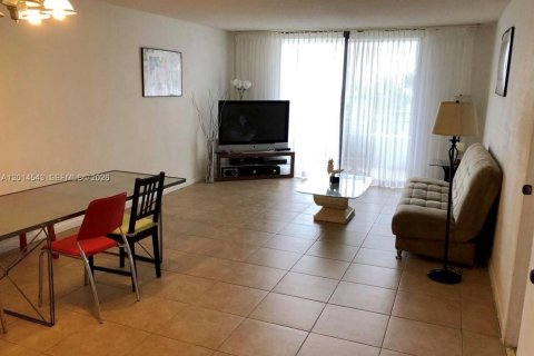 Condominio en Hallandale Beach, Florida, 1 dormitorio  № 2076280