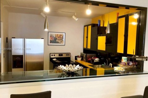 Купить кондоминиум в Халландейл-Бич, Флорида 1 спальня, 92.9м2, № 2076280 - фото 2