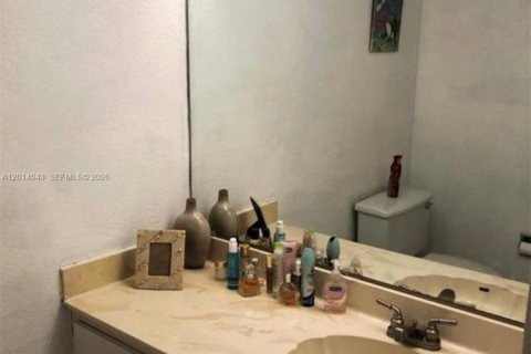Купить кондоминиум в Халландейл-Бич, Флорида 1 спальня, 92.9м2, № 2076280 - фото 11
