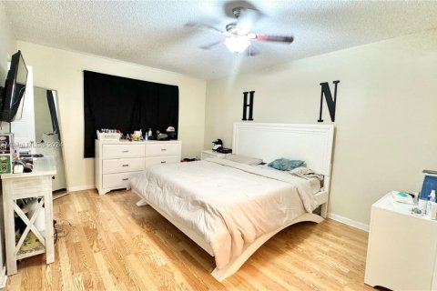 Купить таунхаус в Пемброк-Пайнс, Флорида 2 спальни, 113.71м2, № 1933549 - фото 10