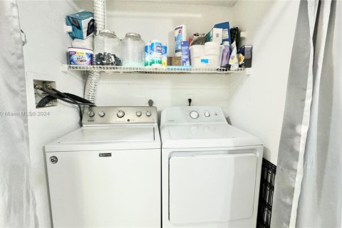 Купить таунхаус в Пемброк-Пайнс, Флорида 2 спальни, 113.71м2, № 1933549 - фото 6