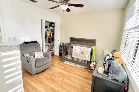 Купить таунхаус в Пемброк-Пайнс, Флорида 2 спальни, 113.71м2, № 1933549 - фото 8