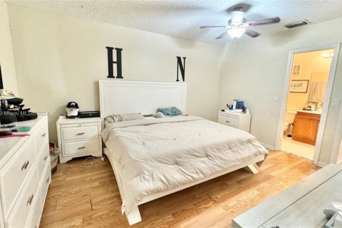 Купить таунхаус в Пемброк-Пайнс, Флорида 2 спальни, 113.71м2, № 1933549 - фото 11