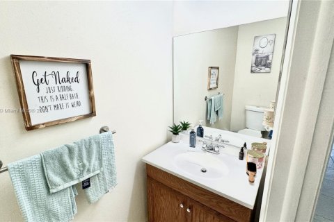 Купить таунхаус в Пемброк-Пайнс, Флорида 2 спальни, 113.71м2, № 1933549 - фото 4