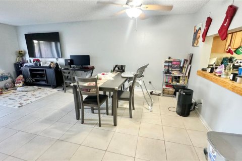 Купить таунхаус в Пемброк-Пайнс, Флорида 2 спальни, 113.71м2, № 1933549 - фото 5