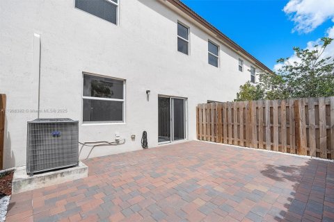 Touwnhouse à vendre à Miami, Floride: 4 chambres, 169.08 m2 № 1967918 - photo 27