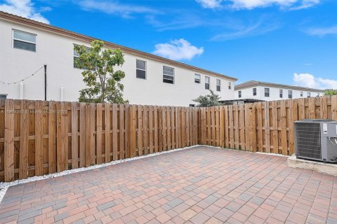 Touwnhouse à vendre à Miami, Floride: 4 chambres, 169.08 m2 № 1967918 - photo 25