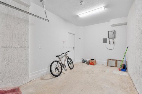 Touwnhouse à vendre à Miami, Floride: 4 chambres, 169.08 m2 № 1967918 - photo 28