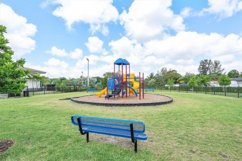 Touwnhouse à vendre à Miami, Floride: 4 chambres, 169.08 m2 № 1967918 - photo 30