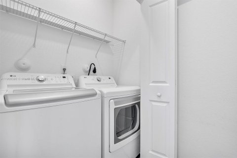 Touwnhouse à vendre à Miami, Floride: 4 chambres, 169.08 m2 № 1967918 - photo 12