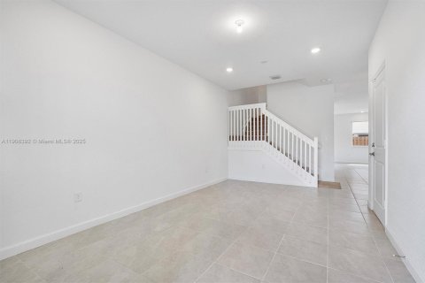 Touwnhouse à vendre à Miami, Floride: 4 chambres, 169.08 m2 № 1967918 - photo 5