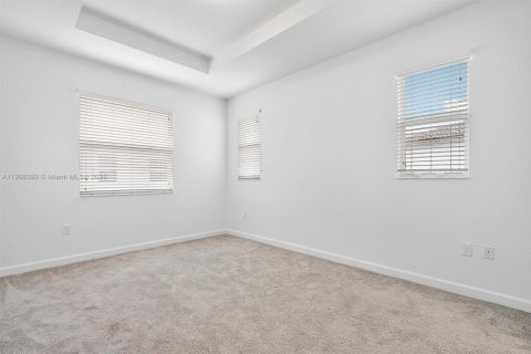 Touwnhouse à vendre à Miami, Floride: 4 chambres, 169.08 m2 № 1967918 - photo 14