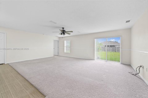 House in Port St. Lucie, Florida 4 bedrooms, 198.25 sq.m. № 2265319 - photo 4