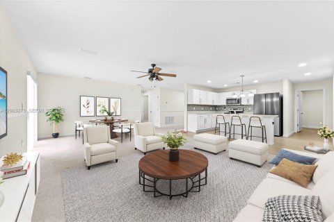 House in Port St. Lucie, Florida 4 bedrooms, 198.25 sq.m. № 2265319 - photo 5