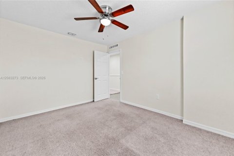 House in Port St. Lucie, Florida 4 bedrooms, 198.25 sq.m. № 2265319 - photo 19