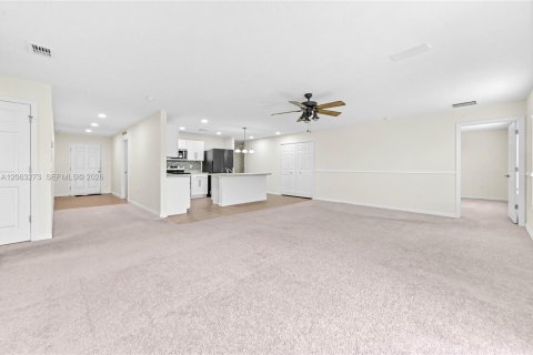 House in Port St. Lucie, Florida 4 bedrooms, 198.25 sq.m. № 2265319 - photo 8