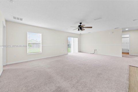 House in Port St. Lucie, Florida 4 bedrooms, 198.25 sq.m. № 2265319 - photo 6