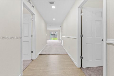 House in Port St. Lucie, Florida 4 bedrooms, 198.25 sq.m. № 2265319 - photo 3