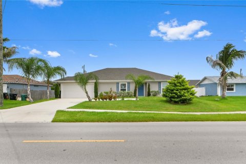 House in Port St. Lucie, Florida 4 bedrooms, 198.25 sq.m. № 2265319