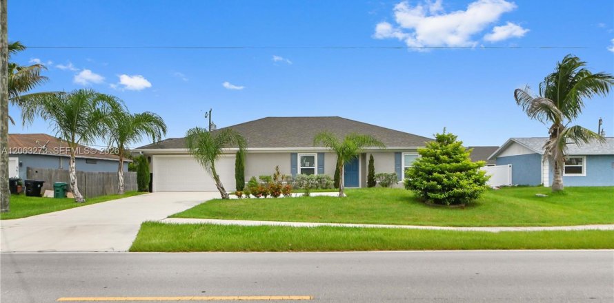 House in Port St. Lucie, Florida 4 bedrooms, 198.25 sq.m. № 2265319