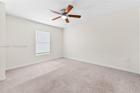 House in Port St. Lucie, Florida 4 bedrooms, 198.25 sq.m. № 2265319 - photo 18